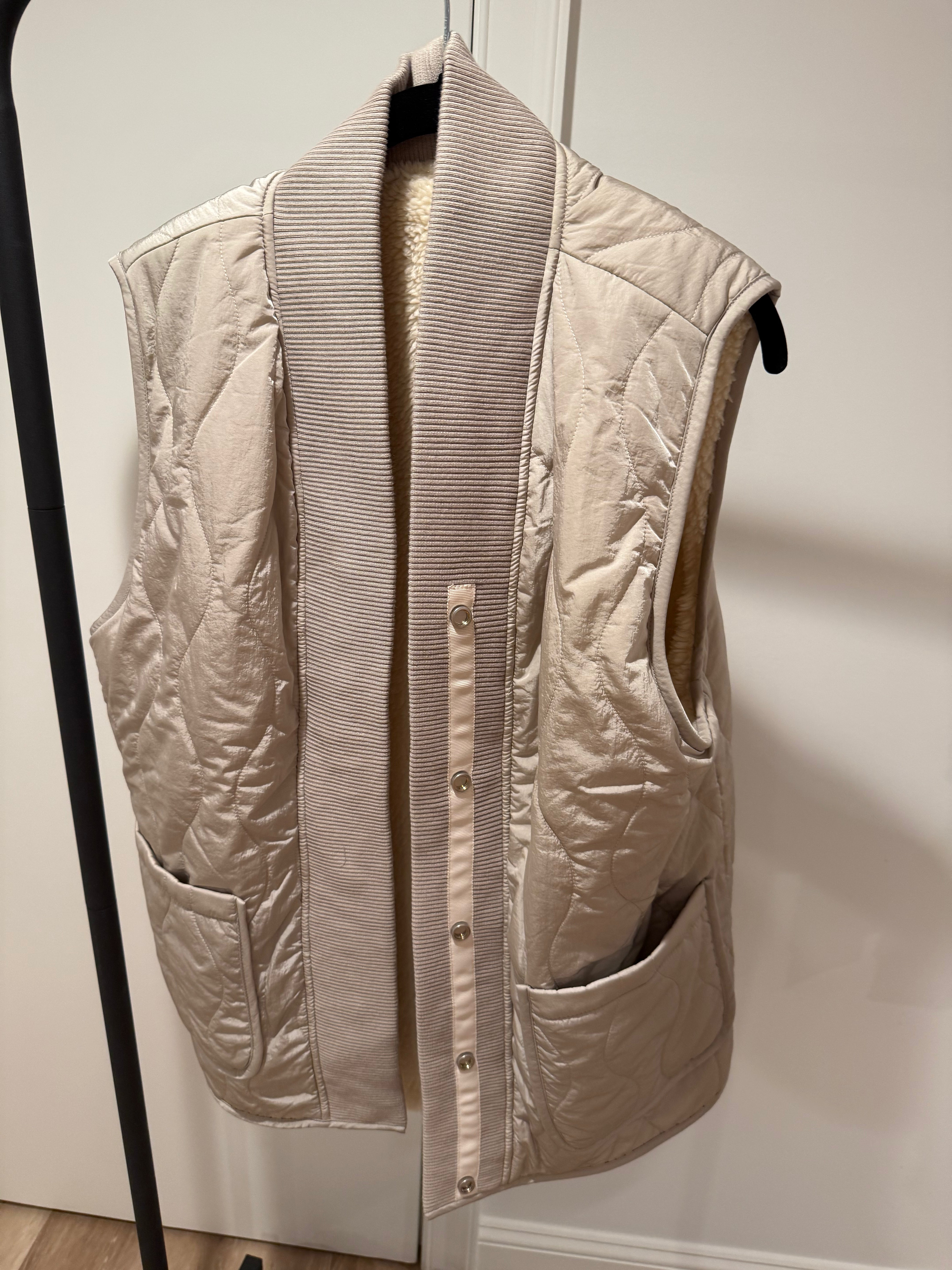 Varley Women's Covey Reversible Quilt Vest